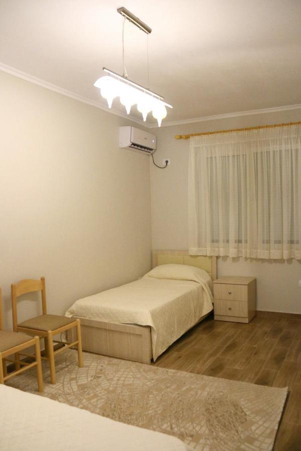 New Bazaar Arben'S Apartment Tiranë Eksteriør bilde