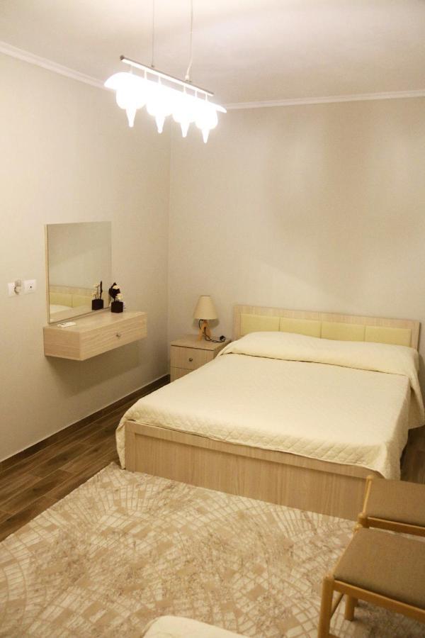 New Bazaar Arben'S Apartment Tiranë Eksteriør bilde